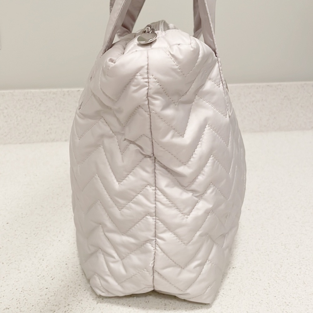 LAUNDRY By Shelli Segal Gray Quilted Tote Bag 12”x10”x4.5” - Picture 2 of 7